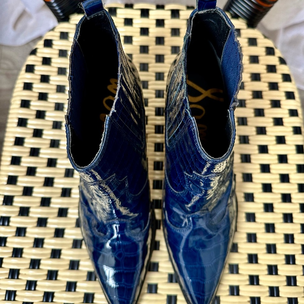 NWOT Sam Edelman Navy Crocodile Pattern Ankle Boots - Picture 4 of 4